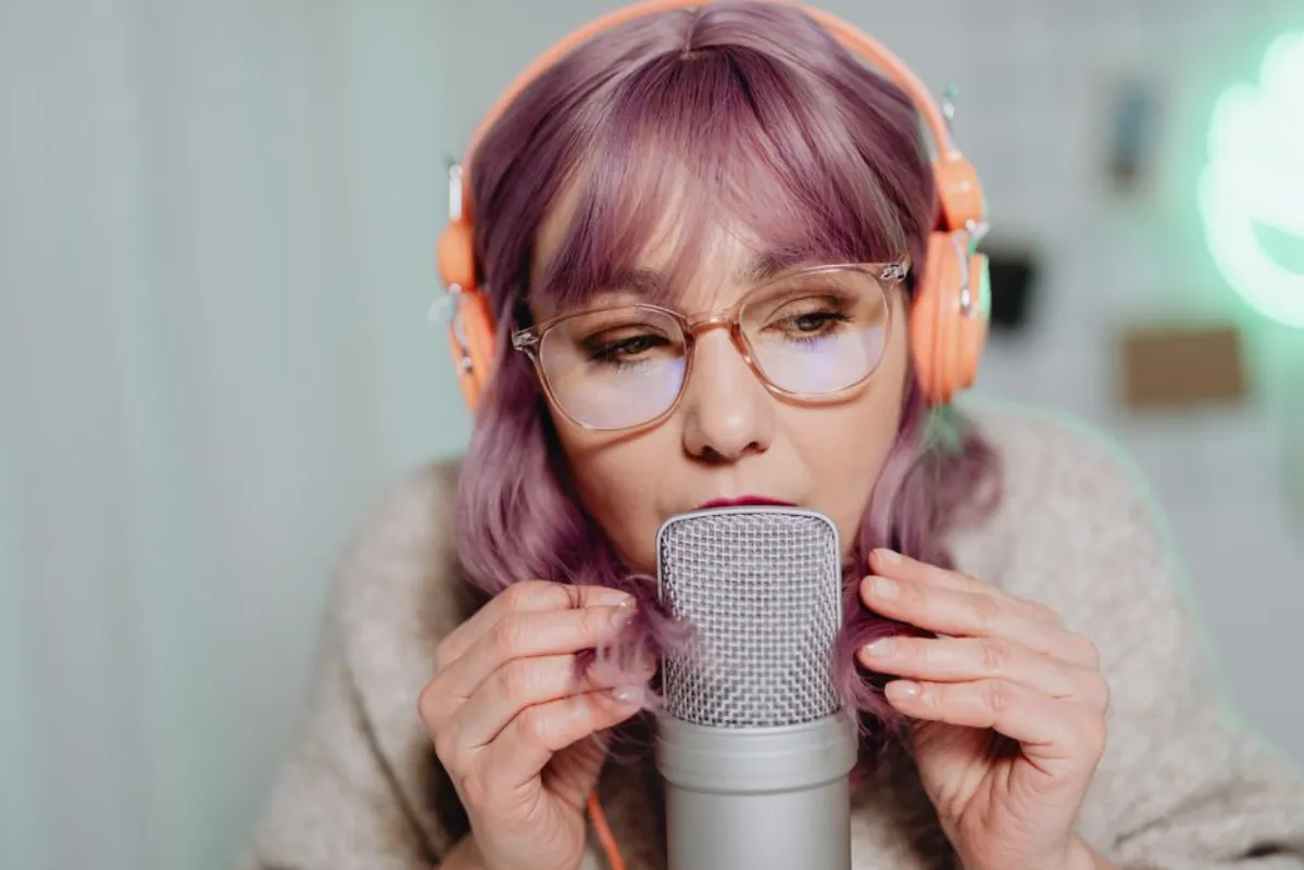 female streamer